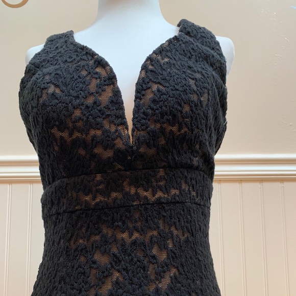 LBD 🖤 NWT 🔥 THIS DRESS IS 🥵 - Picture 2 of 9